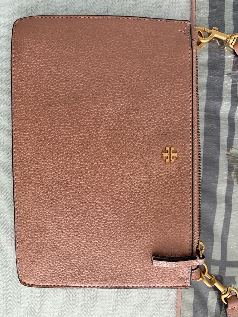 Like new Tory Burch Pink Pebbled Leather crossbody bag